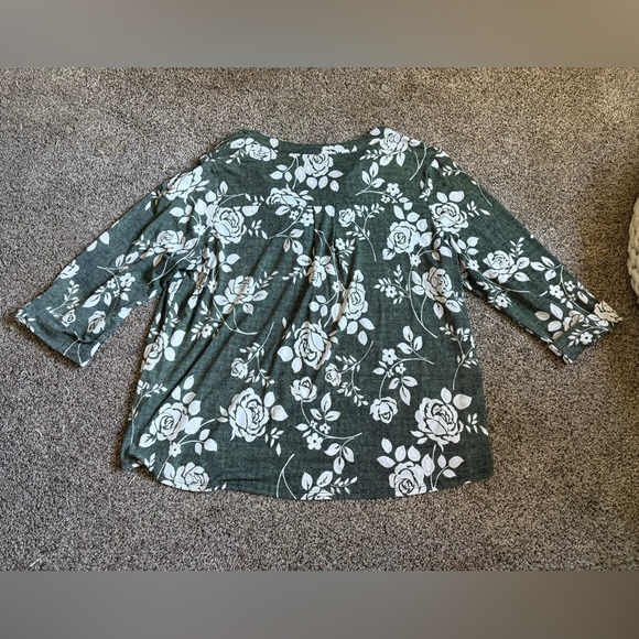 Paper Moon green top with white flowers - Picture 4 of 4